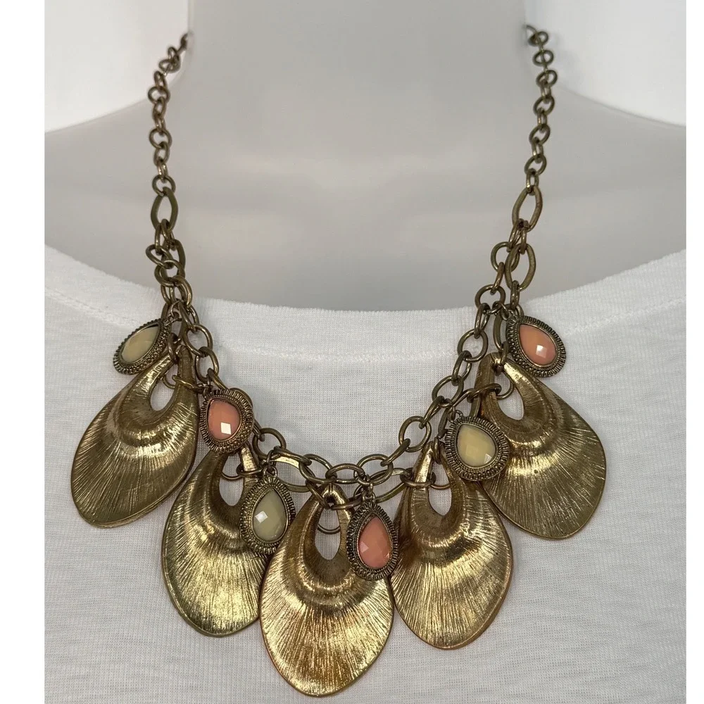 Eva Mendes by NY & Co Antique Gold Tone Bib Necklace Peach Cream Teardrop 103-09